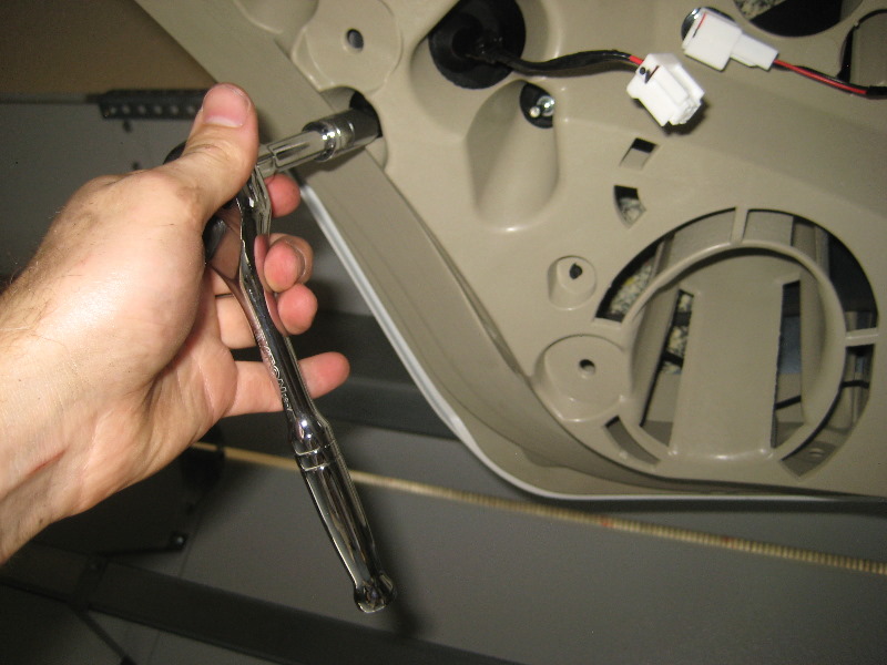 Nissan-Murano-Tail-Light-Bulbs-Replacement-Guide-048