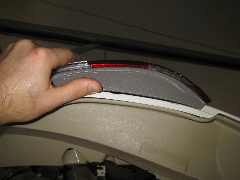 Nissan-Murano-Tail-Light-Bulbs-Replacement-Guide-052