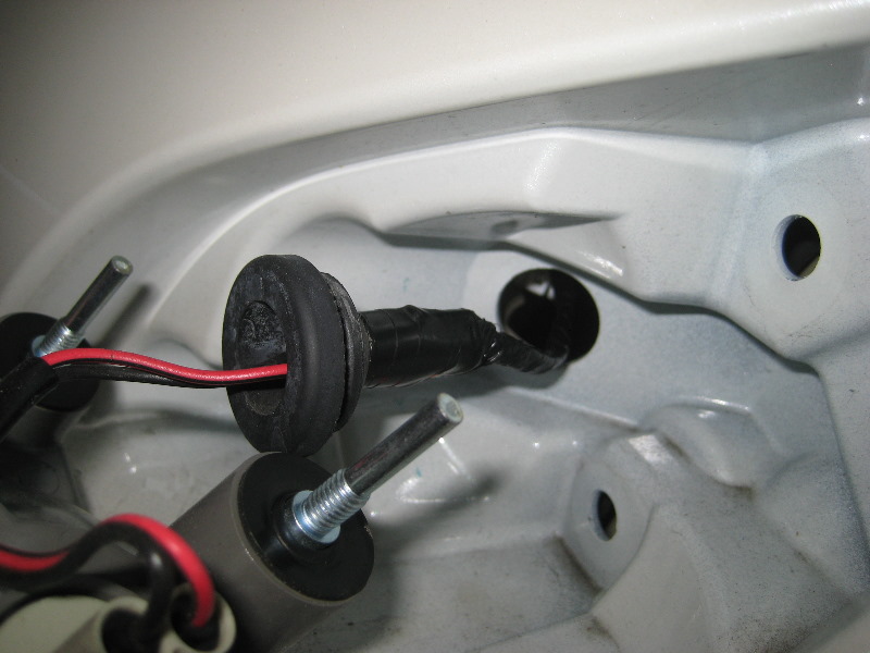 Nissan-Murano-Tail-Light-Bulbs-Replacement-Guide-053