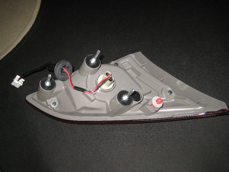 Nissan-Murano-Tail-Light-Bulbs-Replacement-Guide-054