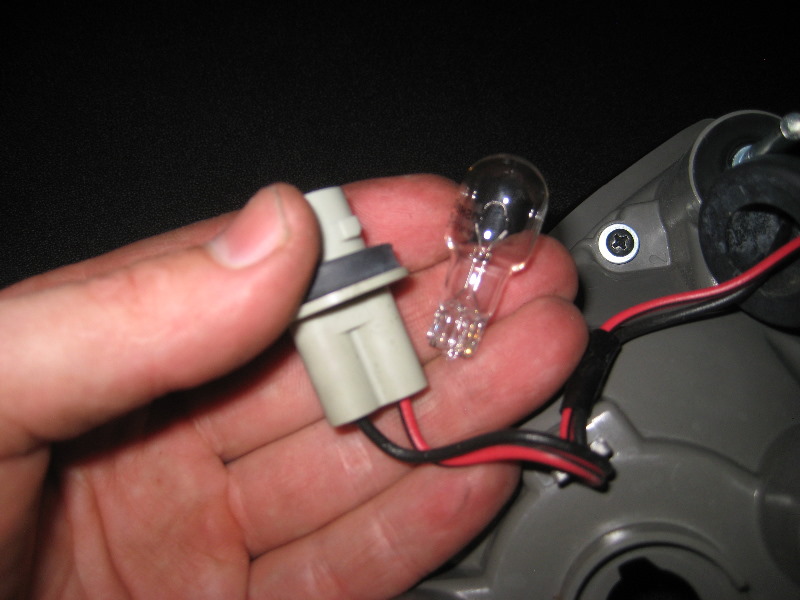 Nissan-Murano-Tail-Light-Bulbs-Replacement-Guide-056