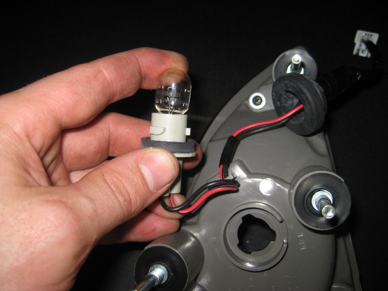Nissan-Murano-Tail-Light-Bulbs-Replacement-Guide-057