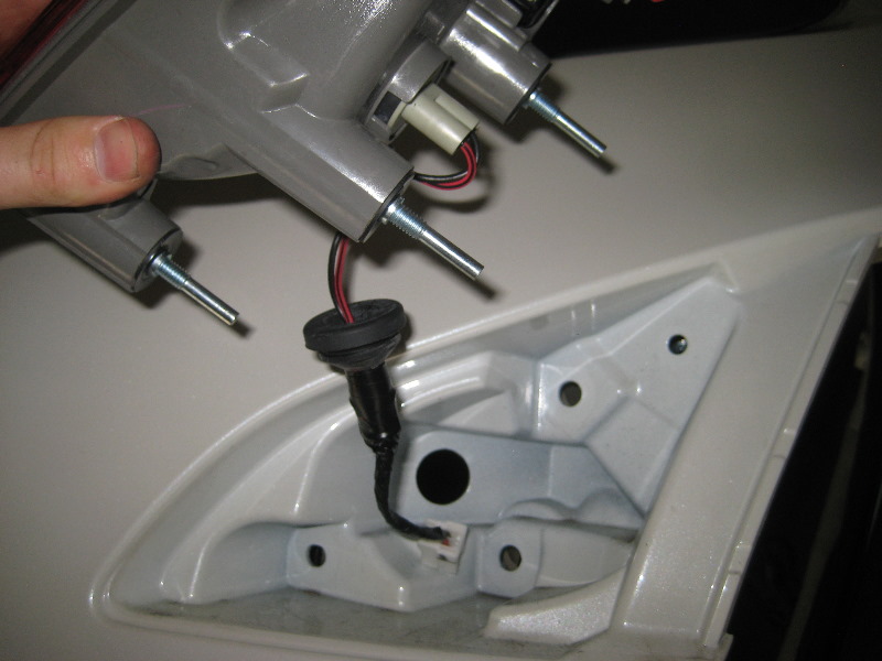 Nissan-Murano-Tail-Light-Bulbs-Replacement-Guide-059