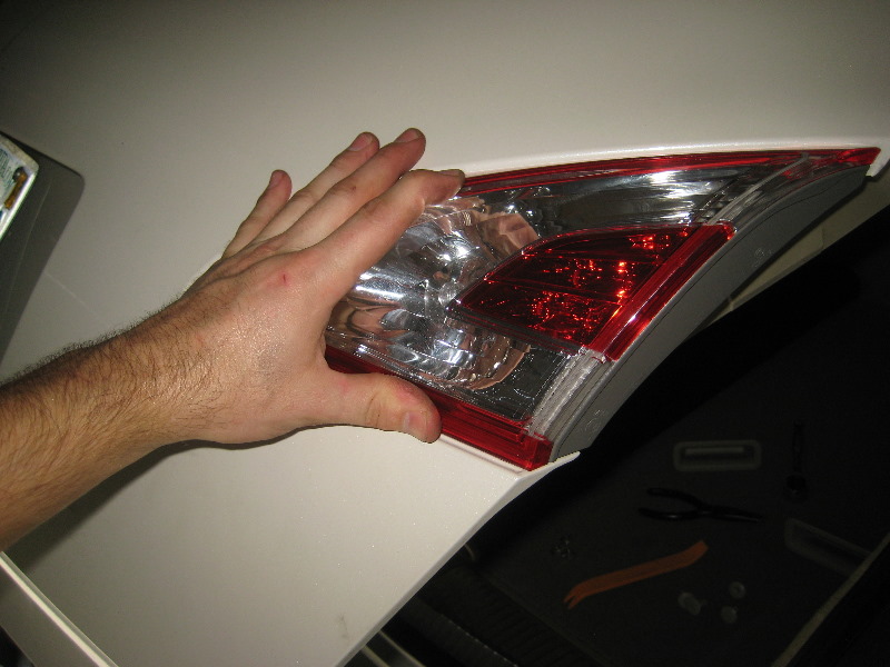 Nissan-Murano-Tail-Light-Bulbs-Replacement-Guide-061