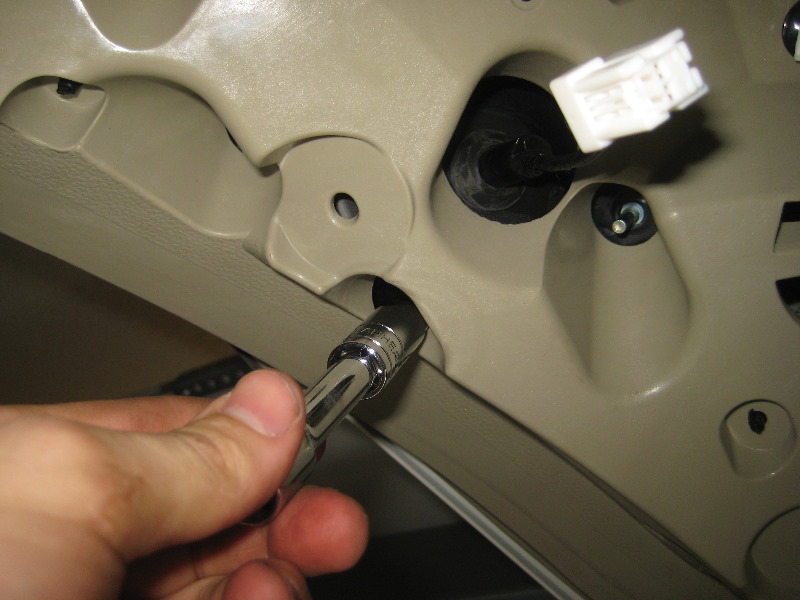 Nissan-Murano-Tail-Light-Bulbs-Replacement-Guide-062