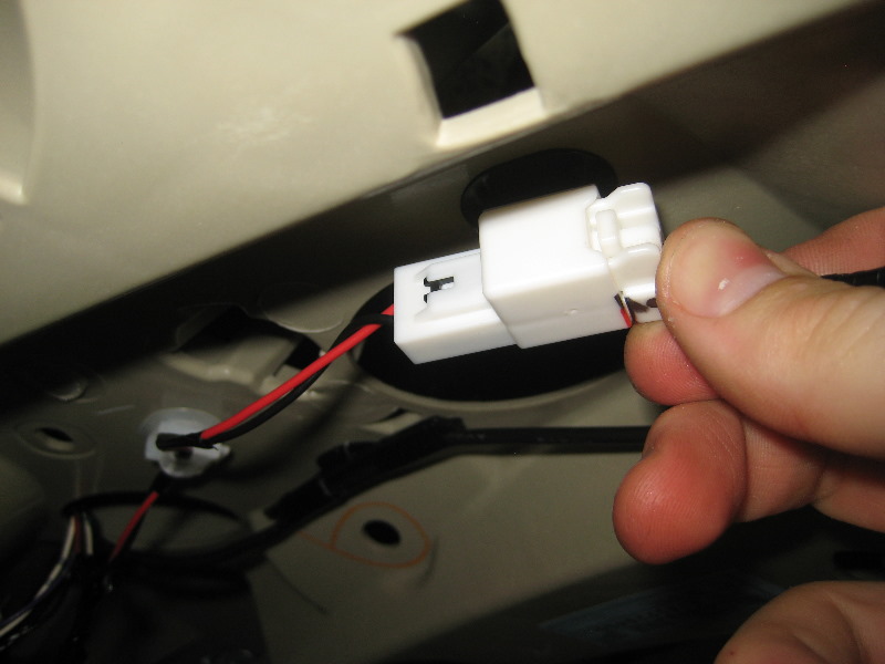 Nissan-Murano-Tail-Light-Bulbs-Replacement-Guide-066