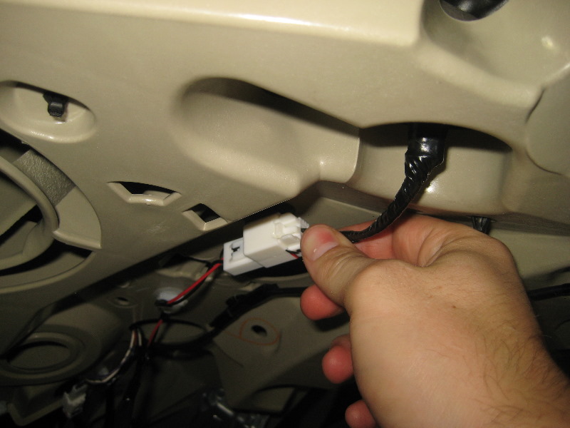 Nissan-Murano-Tail-Light-Bulbs-Replacement-Guide-067