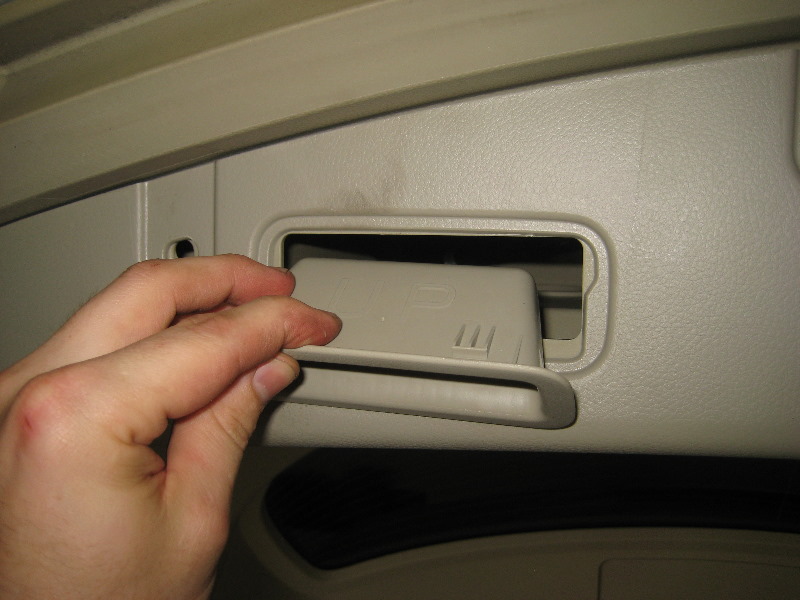 Nissan-Murano-Tail-Light-Bulbs-Replacement-Guide-068