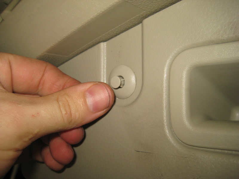 Nissan-Murano-Tail-Light-Bulbs-Replacement-Guide-070