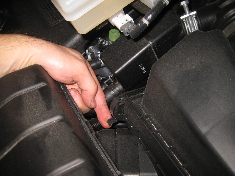 Nissan-Murano-VQ35DE-V6-Engine-Air-Filter-Replacement-Guide-002