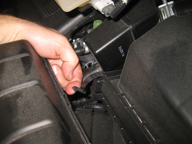 Nissan-Murano-VQ35DE-V6-Engine-Air-Filter-Replacement-Guide-003