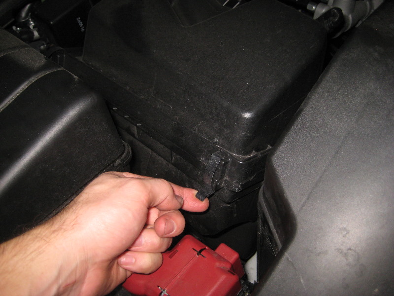 Nissan-Murano-VQ35DE-V6-Engine-Air-Filter-Replacement-Guide-004