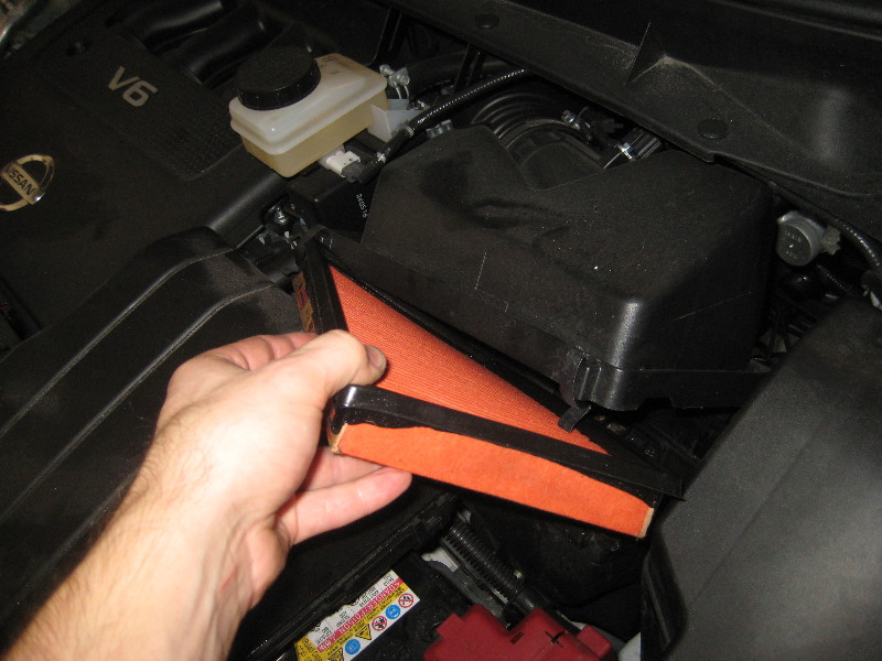 Nissan-Murano-VQ35DE-V6-Engine-Air-Filter-Replacement-Guide-006