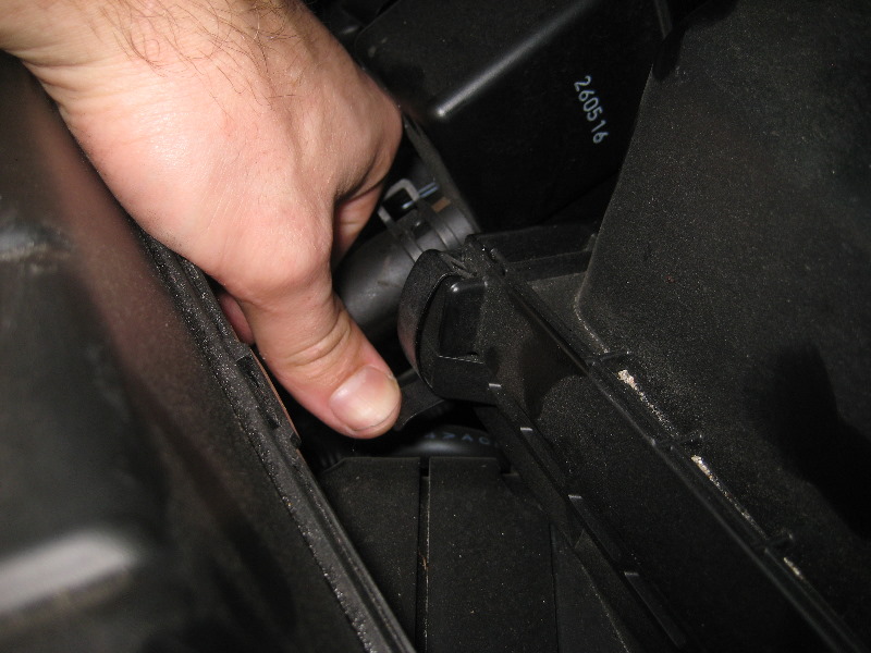 Nissan-Murano-VQ35DE-V6-Engine-Air-Filter-Replacement-Guide-012