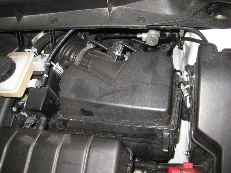 Nissan-Murano-VQ35DE-V6-Engine-Air-Filter-Replacement-Guide-014