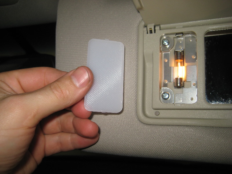 Nissan-Murano-Vanity-Mirror-Light-Bulb-Replacement-Guide-005