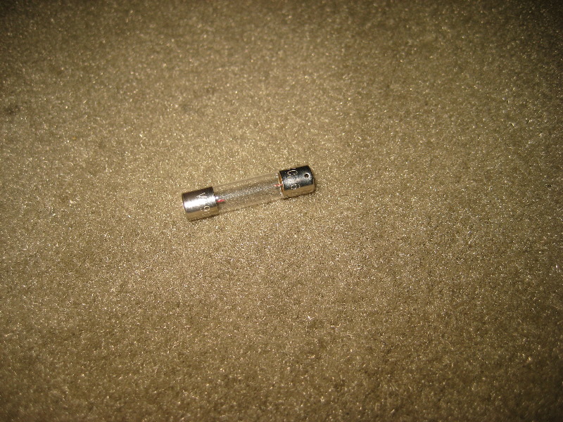 Nissan-Murano-Vanity-Mirror-Light-Bulb-Replacement-Guide-008