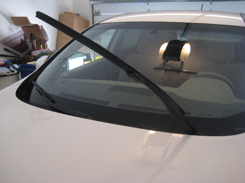 Nissan-Murano-Windshield-Wiper-Blades-Replacement-Guide-002