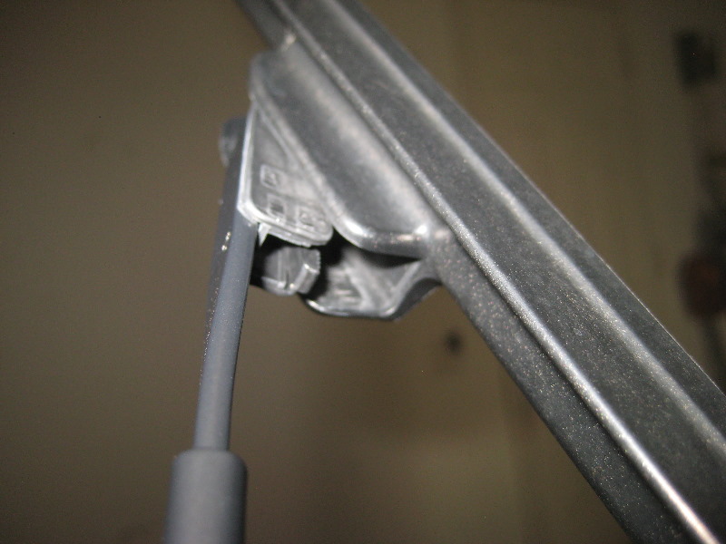 Nissan-Murano-Windshield-Wiper-Blades-Replacement-Guide-003