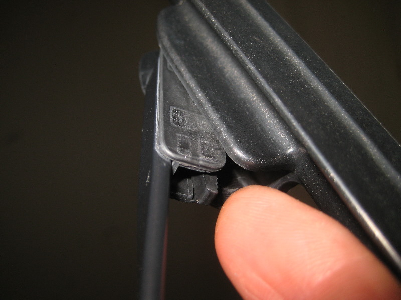 Nissan-Murano-Windshield-Wiper-Blades-Replacement-Guide-004