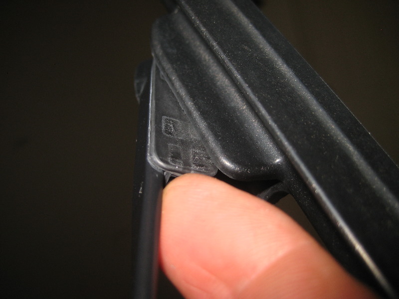 Nissan-Murano-Windshield-Wiper-Blades-Replacement-Guide-005