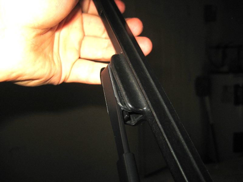 Nissan-Murano-Windshield-Wiper-Blades-Replacement-Guide-009