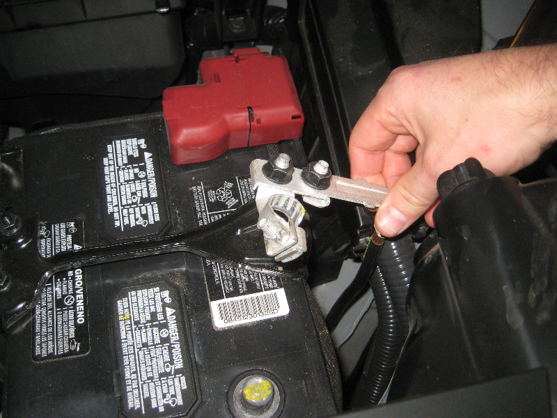 2013-2016-Nissan-Pathfinder-12V-Automotive-Battery-Replacement-Guide-003