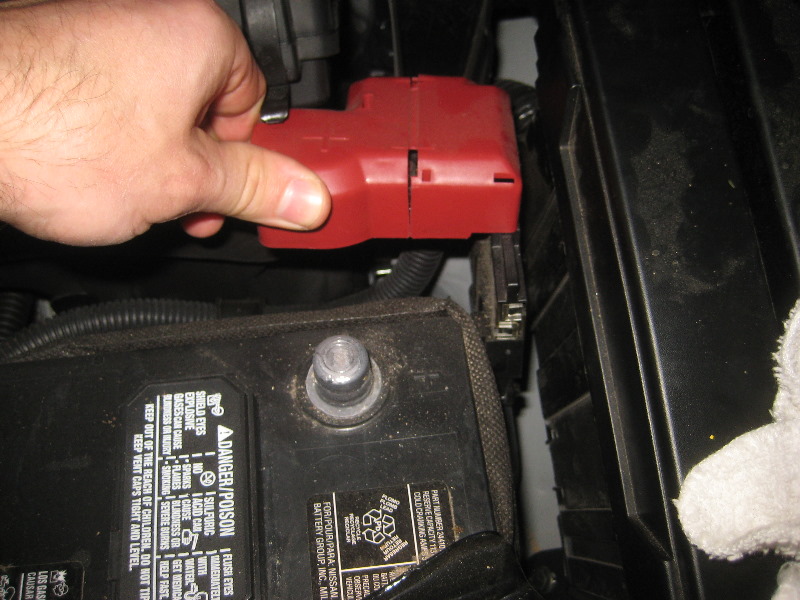 2013-2016-Nissan-Pathfinder-12V-Automotive-Battery-Replacement-Guide-007