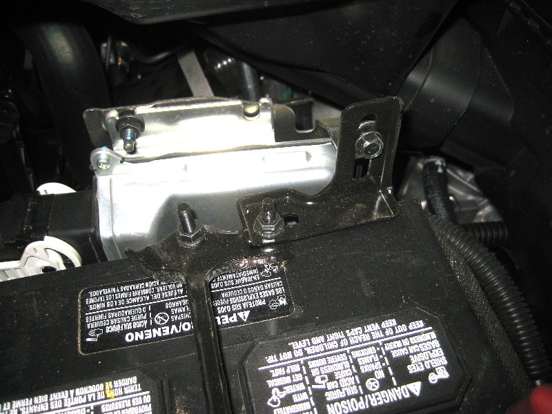 20132016NissanPathfinder12VAutomotiveBatteryReplacementGuide008