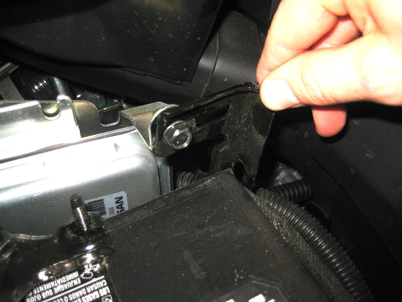 2013-2016-Nissan-Pathfinder-12V-Automotive-Battery-Replacement-Guide-012