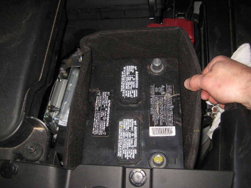 2013-2016-Nissan-Pathfinder-12V-Automotive-Battery-Replacement-Guide-017