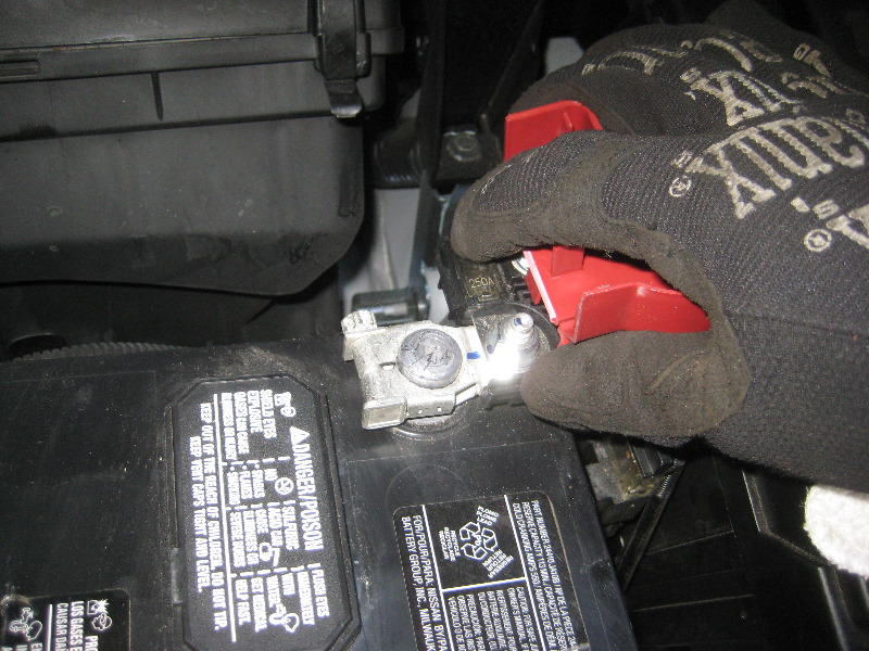 20132016NissanPathfinder12VAutomotiveBatteryReplacementGuide023