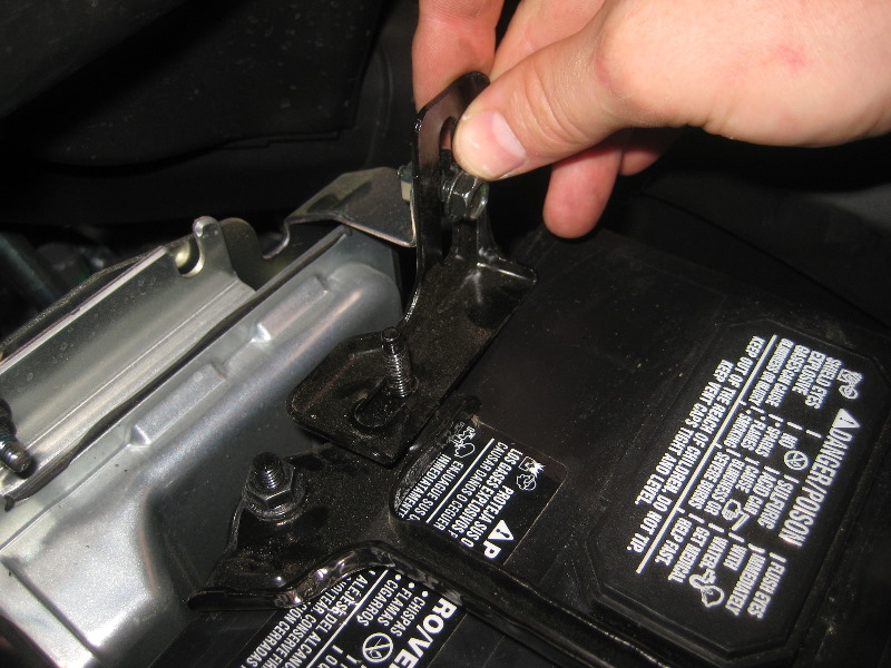 2013-2016-Nissan-Pathfinder-12V-Automotive-Battery-Replacement-Guide-029