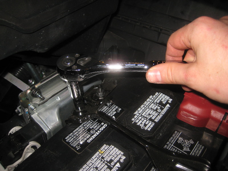 20132016NissanPathfinder12VAutomotiveBatteryReplacementGuide031