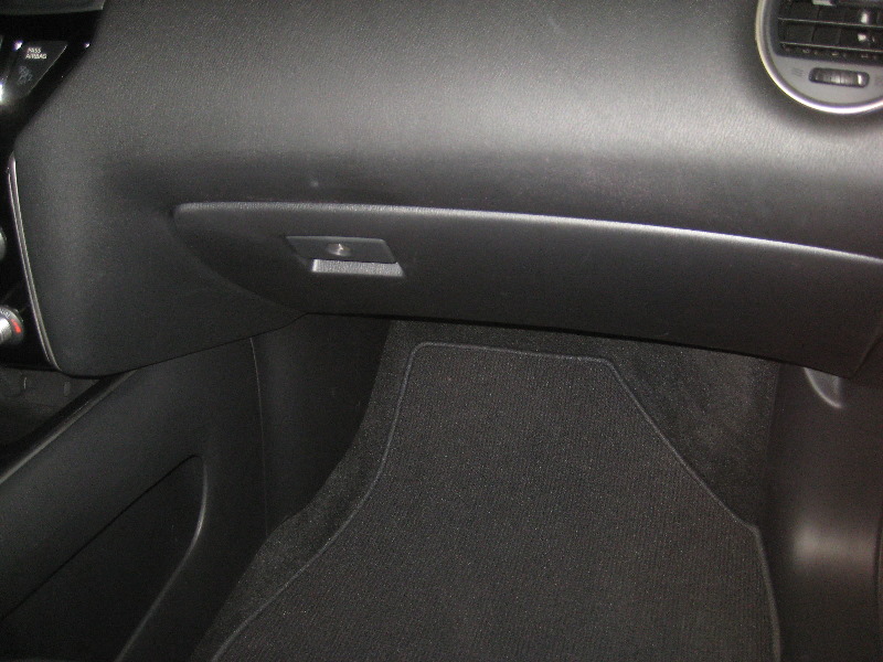 20132016NissanPathfinderCabinAirFilterReplacementGuide001