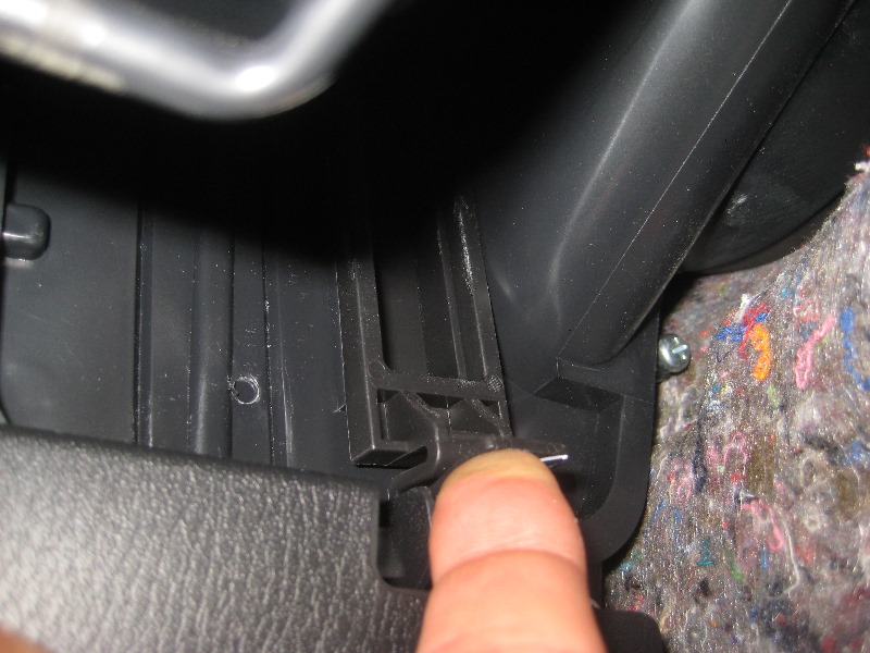 2013-2016-Nissan-Pathfinder-Cabin-Air-Filter-Replacement-Guide-005