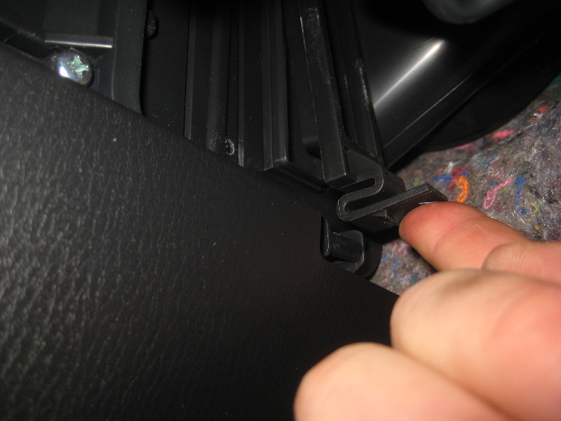 20132016NissanPathfinderCabinAirFilterReplacementGuide006