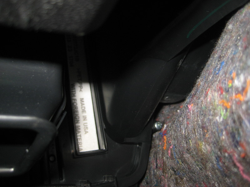 2013-2016-Nissan-Pathfinder-Cabin-Air-Filter-Replacement-Guide-010