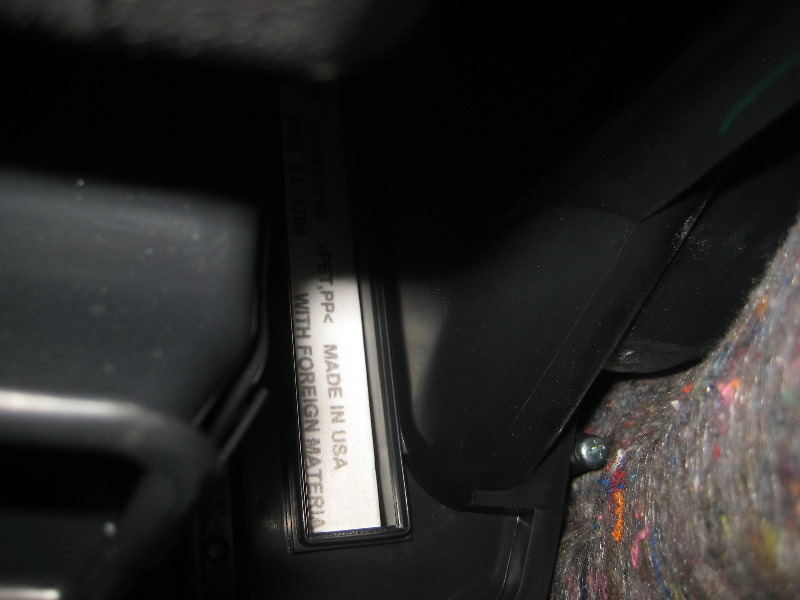 20132016NissanPathfinderCabinAirFilterReplacementGuide011