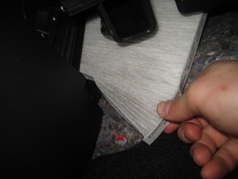 2013-2016-Nissan-Pathfinder-Cabin-Air-Filter-Replacement-Guide-013