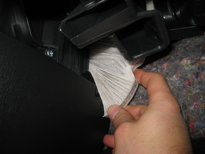 2013-2016-Nissan-Pathfinder-Cabin-Air-Filter-Replacement-Guide-017