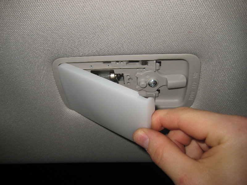 2013-2016-Nissan-Pathfinder-Cargo-Area-Light-Bulb-Replacement-Guide-003