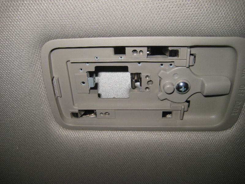 2013-2016-Nissan-Pathfinder-Cargo-Area-Light-Bulb-Replacement-Guide-008