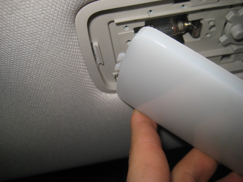 2013-2016-Nissan-Pathfinder-Cargo-Area-Light-Bulb-Replacement-Guide-010