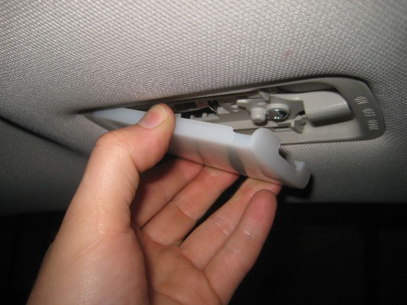 2013-2016-Nissan-Pathfinder-Cargo-Area-Light-Bulb-Replacement-Guide-011