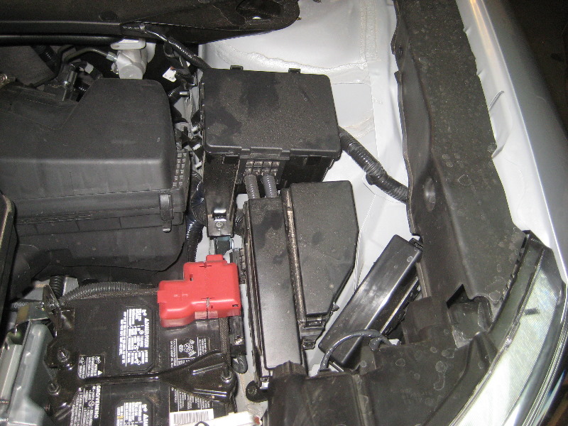 2013-2016-Nissan-Pathfinder-Electrical-Fuse-Replacement-Guide-001