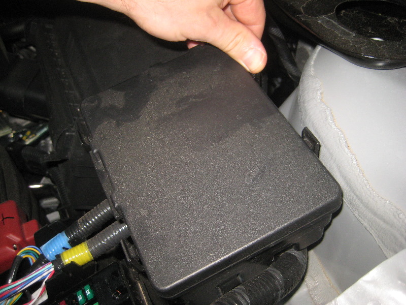 2013-2016-Nissan-Pathfinder-Electrical-Fuse-Replacement-Guide-005