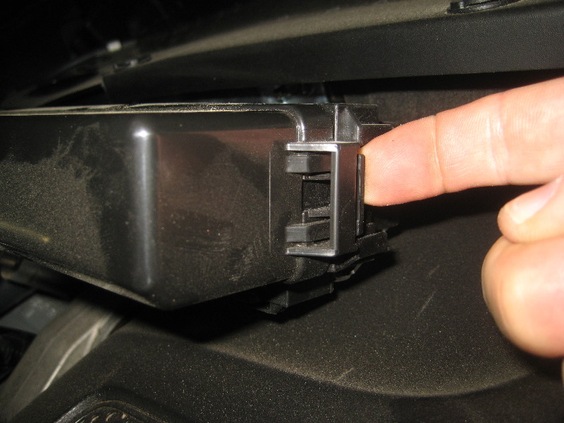 2013-2016-Nissan-Pathfinder-Electrical-Fuse-Replacement-Guide-008