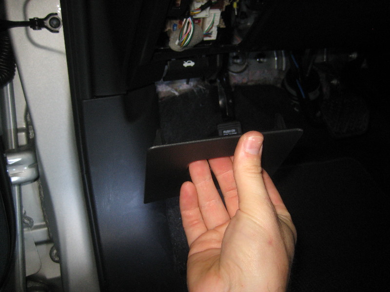 2013-2016-Nissan-Pathfinder-Electrical-Fuse-Replacement-Guide-011