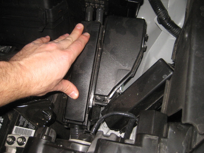 2013-2016-Nissan-Pathfinder-Electrical-Fuse-Replacement-Guide-023